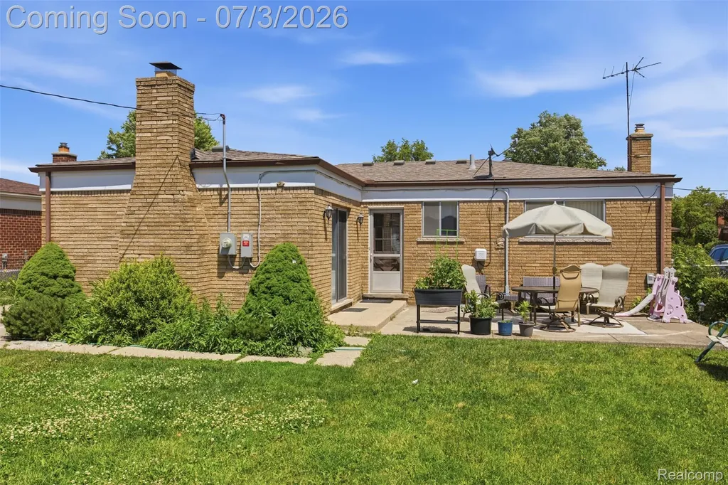 28445 Bradner Drive Warren City MI 48088