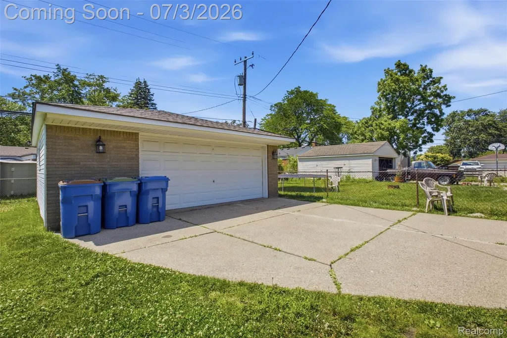 28445 Bradner Drive Warren City MI 48088