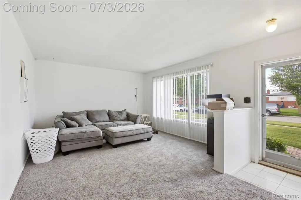 28445 Bradner Drive Warren City MI 48088