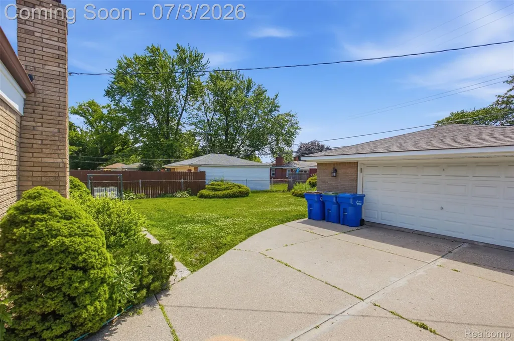 28445 Bradner Drive Warren City MI 48088