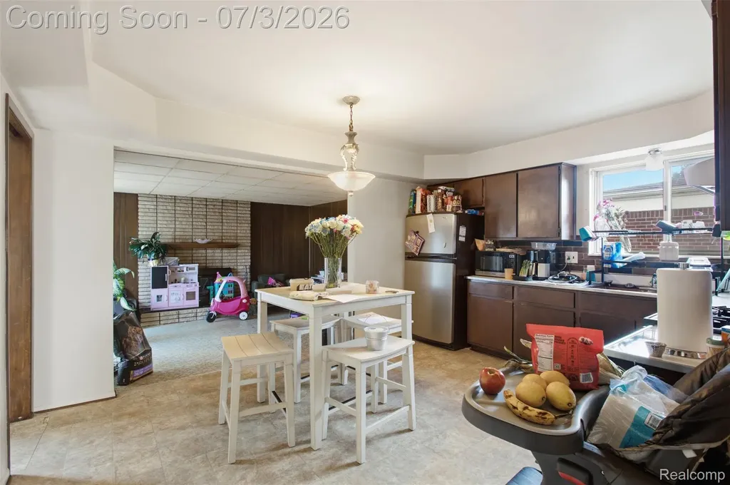 28445 Bradner Drive Warren City MI 48088