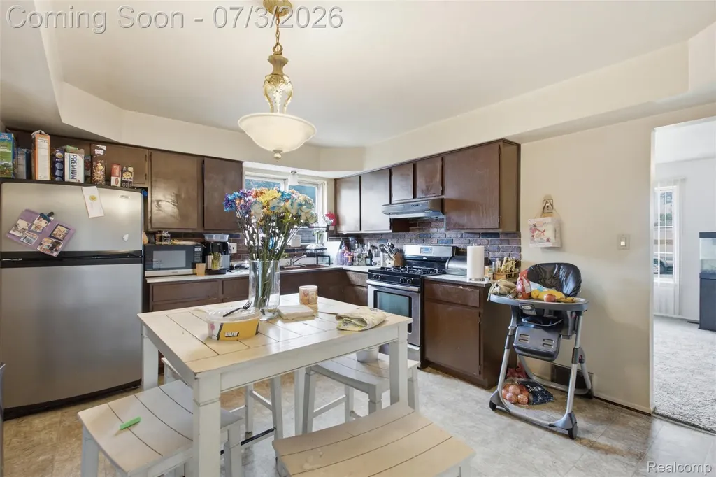 28445 Bradner Drive Warren City MI 48088