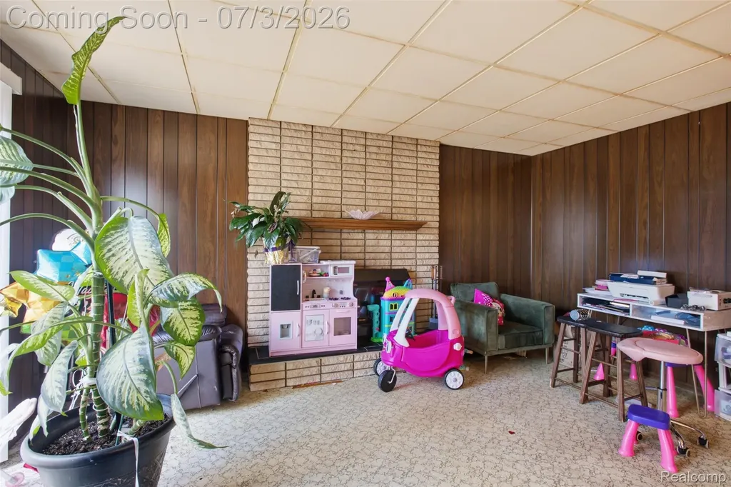 28445 Bradner Drive Warren City MI 48088