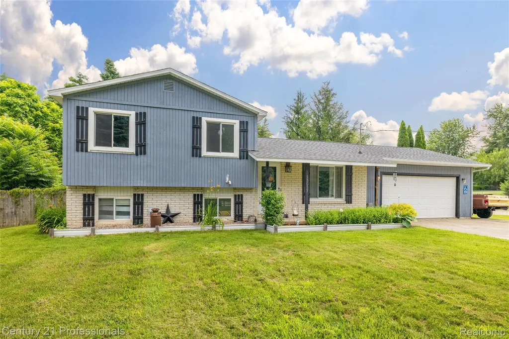 15037 Hogan Road Fenton Charter Township MI 48451