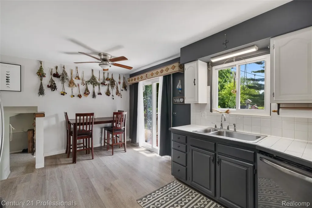 15037 Hogan Road Fenton Charter Township MI 48451