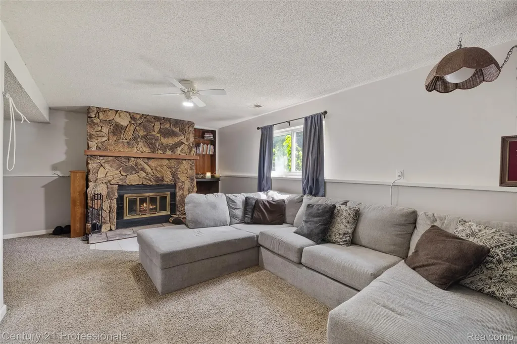 15037 Hogan Road Fenton Charter Township MI 48451