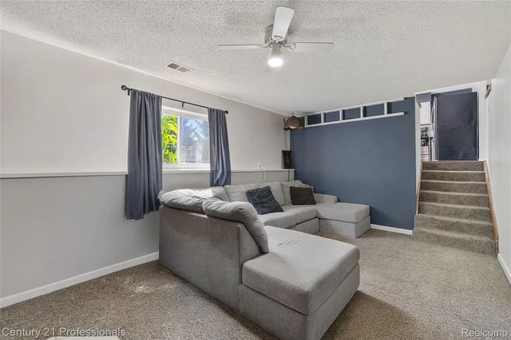 15037 Hogan Road Fenton Charter Township MI 48451