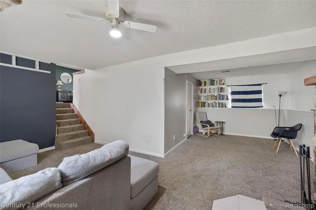 15037 Hogan Road Fenton Charter Township MI 48451