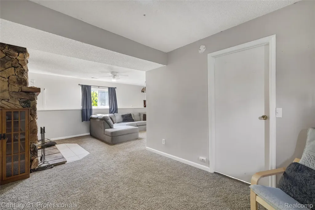 15037 Hogan Road Fenton Charter Township MI 48451