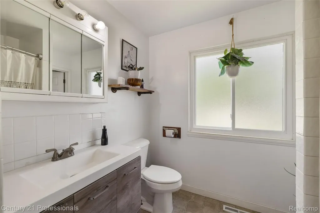 15037 Hogan Road Fenton Charter Township MI 48451