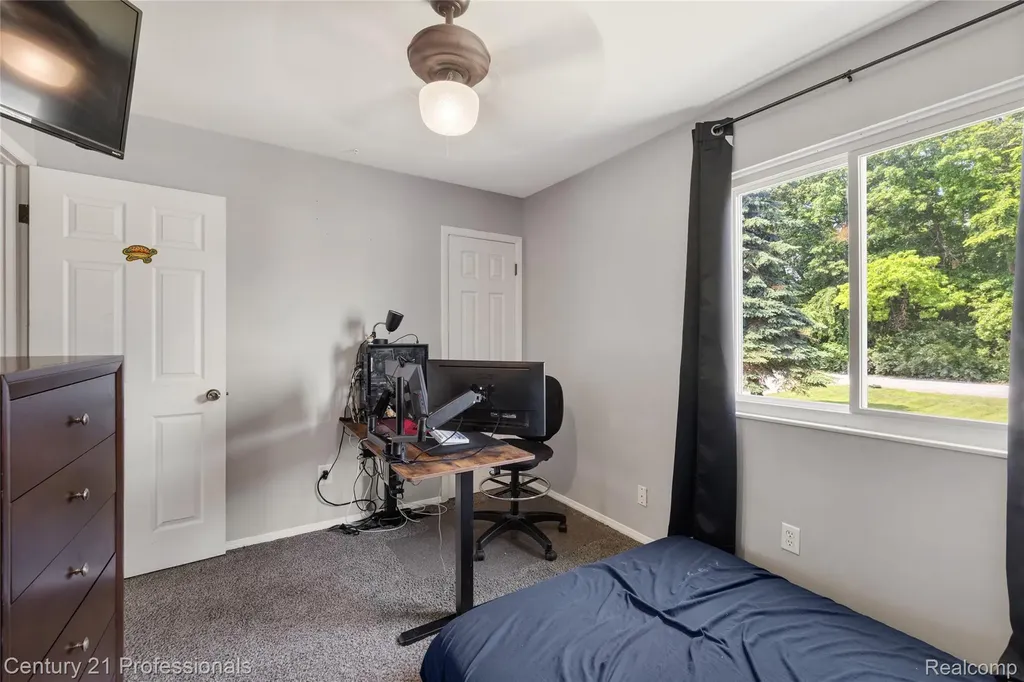15037 Hogan Road Fenton Charter Township MI 48451