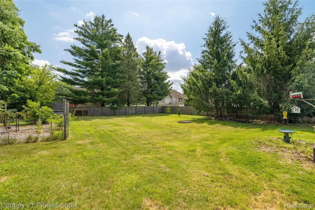 15037 Hogan Road Fenton Charter Township MI 48451