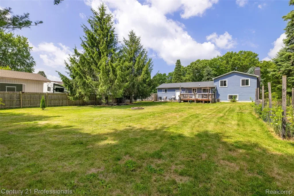 15037 Hogan Road Fenton Charter Township MI 48451