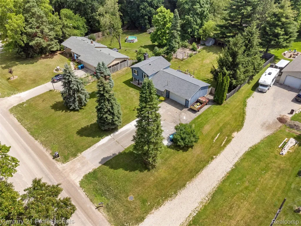15037 Hogan Road Fenton Charter Township MI 48451