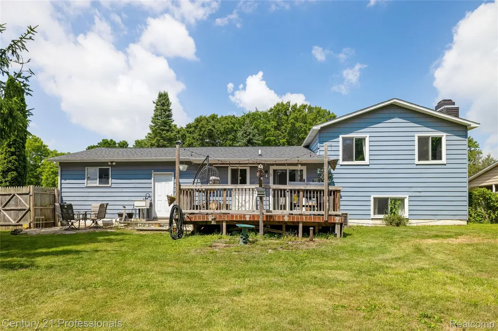 15037 Hogan Road Fenton Charter Township MI 48451