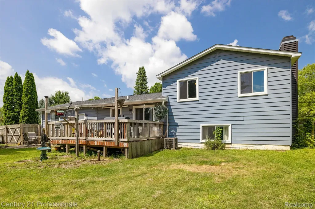 15037 Hogan Road Fenton Charter Township MI 48451