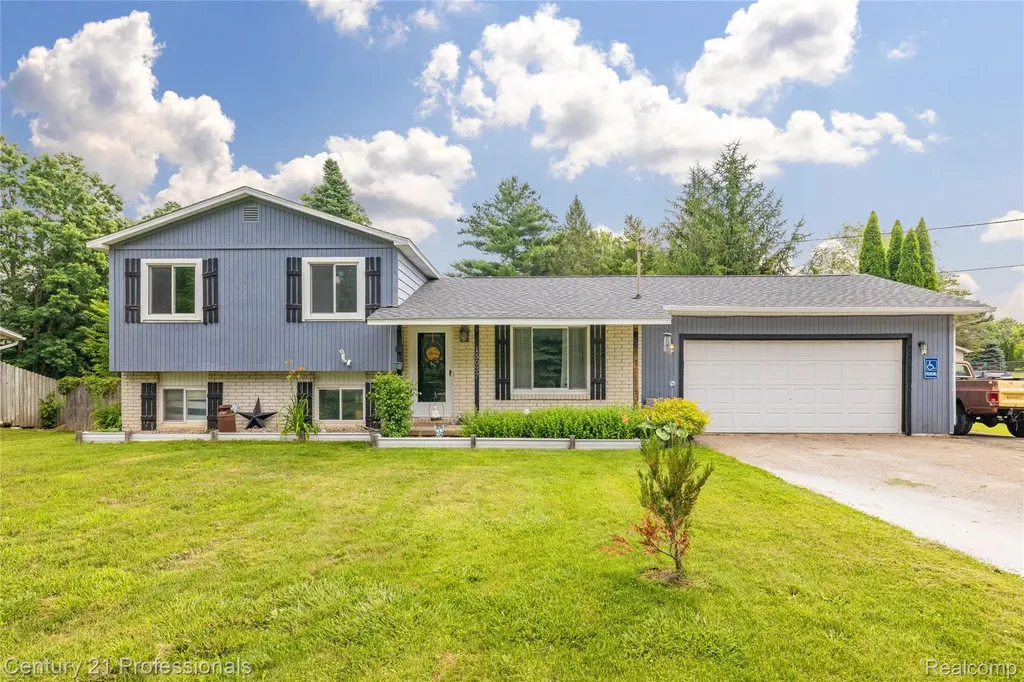 15037 Hogan Road Fenton Charter Township MI 48451