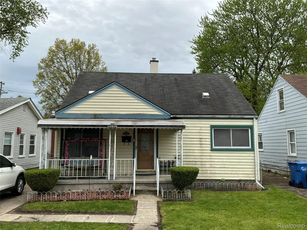 3896 Poplar Avenue Warren City MI 48091