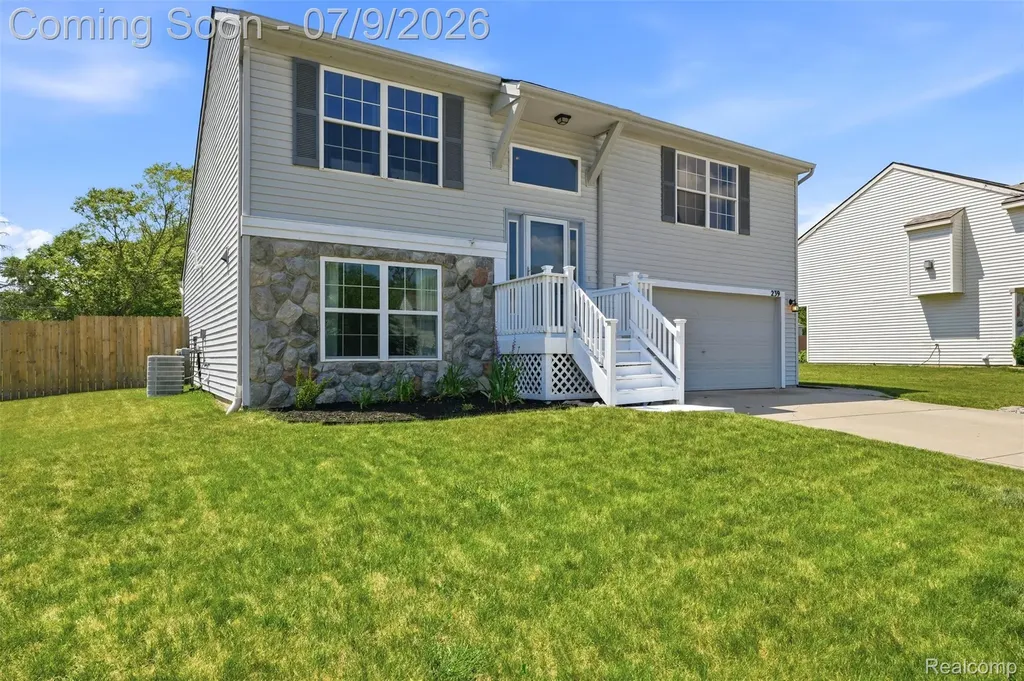 239 Andover Woods Drive Fenton City MI 48430