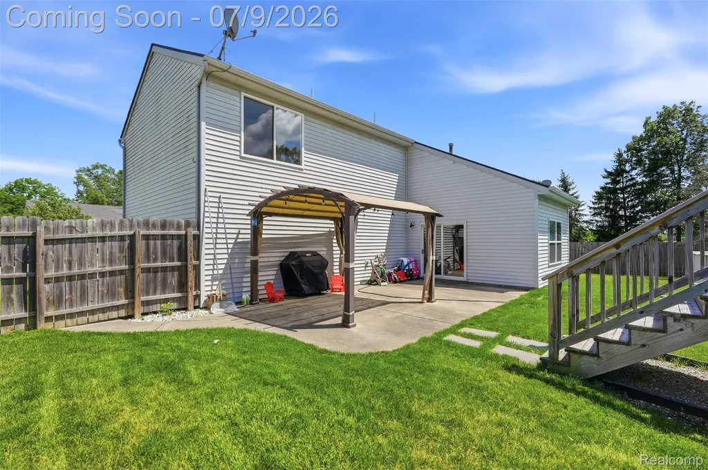 239 Andover Woods Drive Fenton City MI 48430