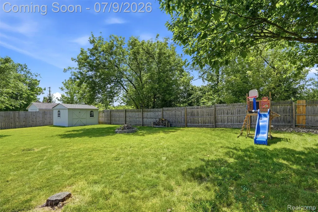 239 Andover Woods Drive Fenton City MI 48430