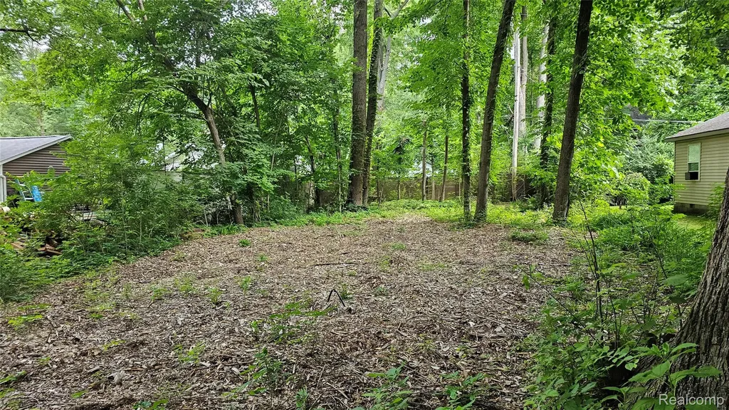 000 Fernlands Hamburg Township MI 48139