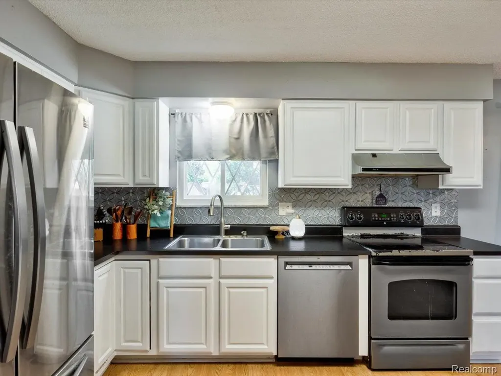 311 Collard Drive Marysville City MI 48040