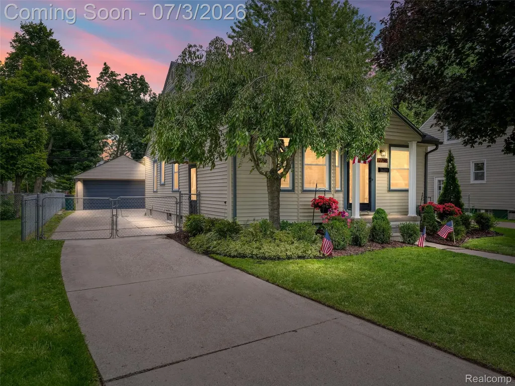2798 Royal Avenue Berkley City MI 48072