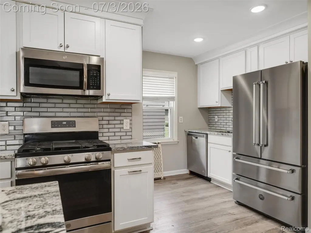 2798 Royal Avenue Berkley City MI 48072