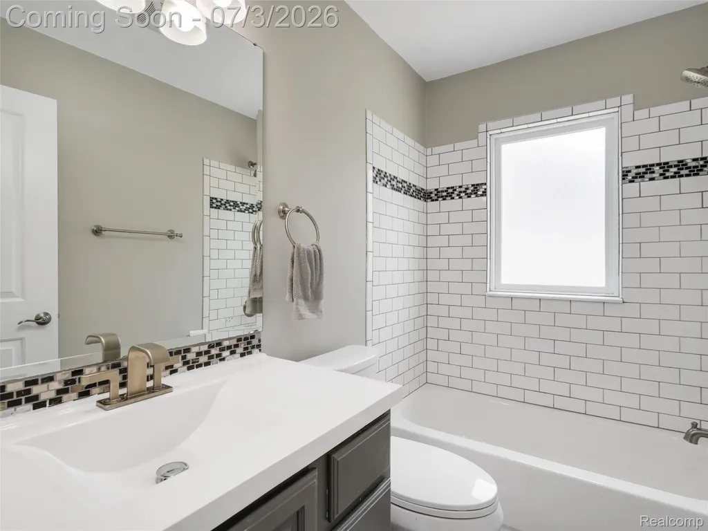 2798 Royal Avenue Berkley City MI 48072