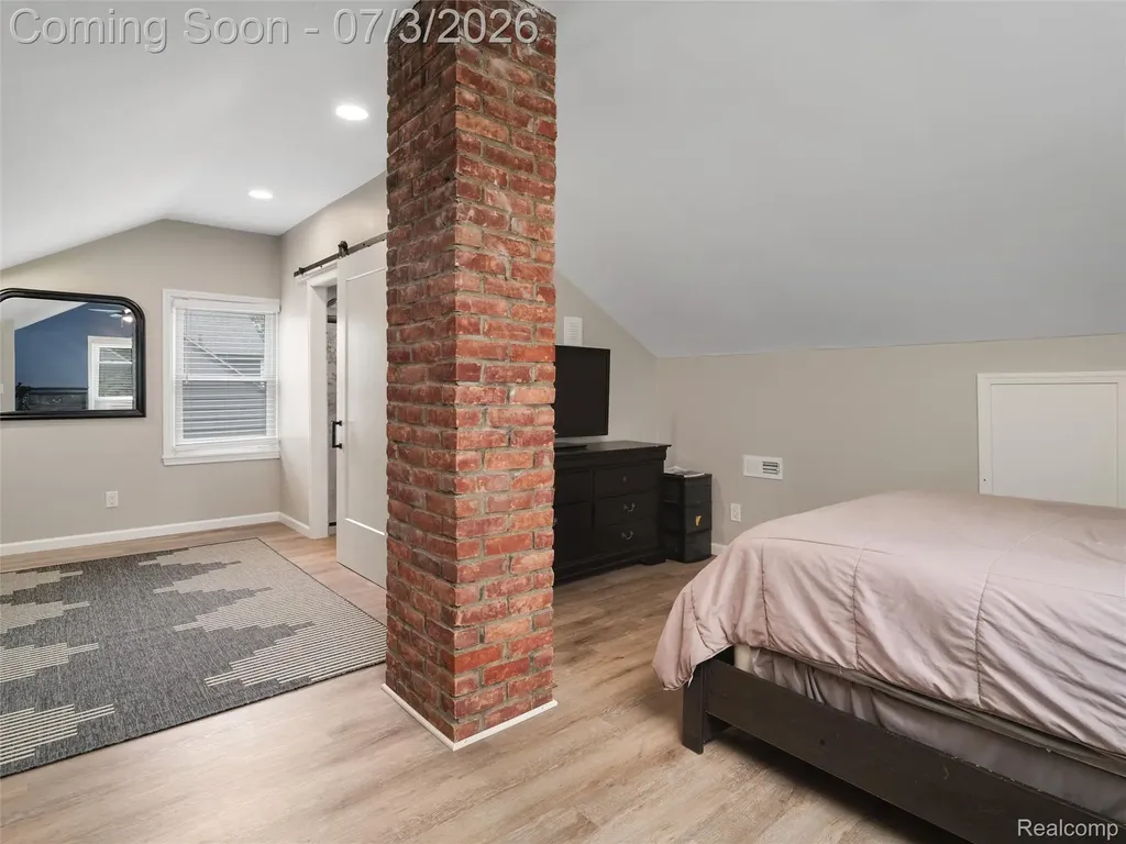 2798 Royal Avenue Berkley City MI 48072