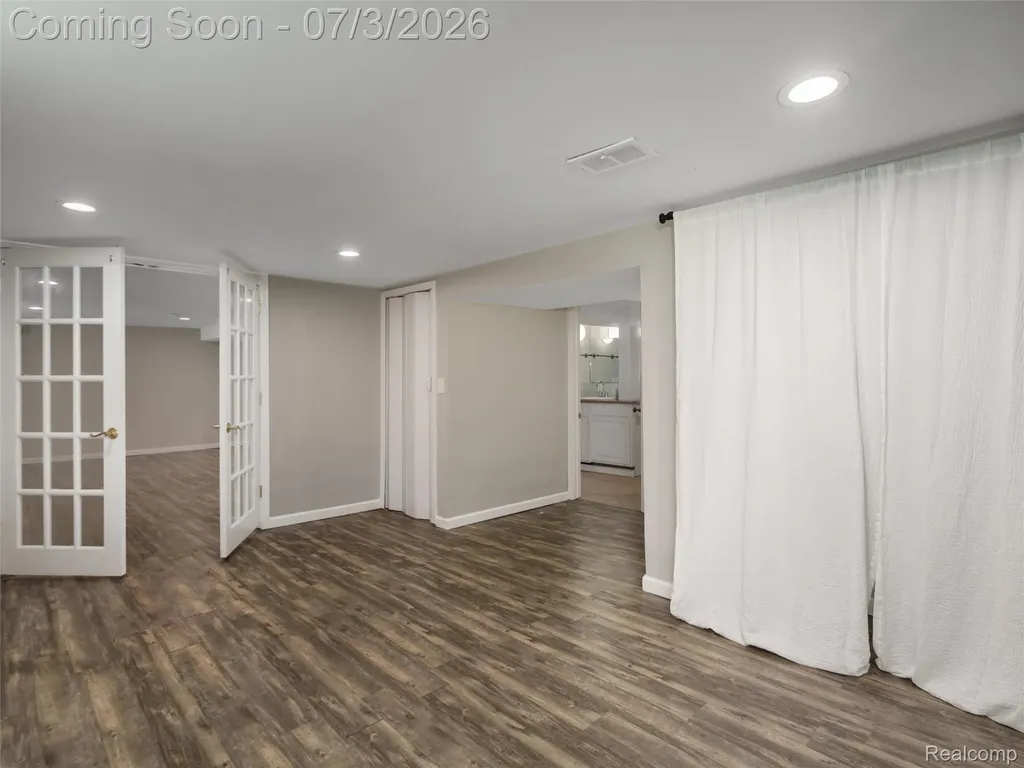 2798 Royal Avenue Berkley City MI 48072