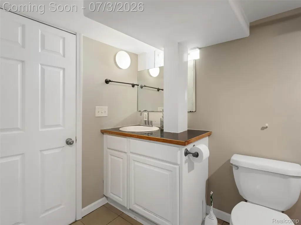 2798 Royal Avenue Berkley City MI 48072
