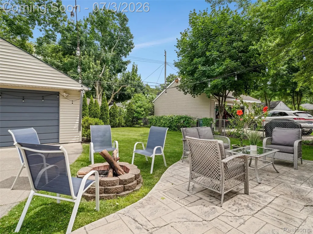 2798 Royal Avenue Berkley City MI 48072