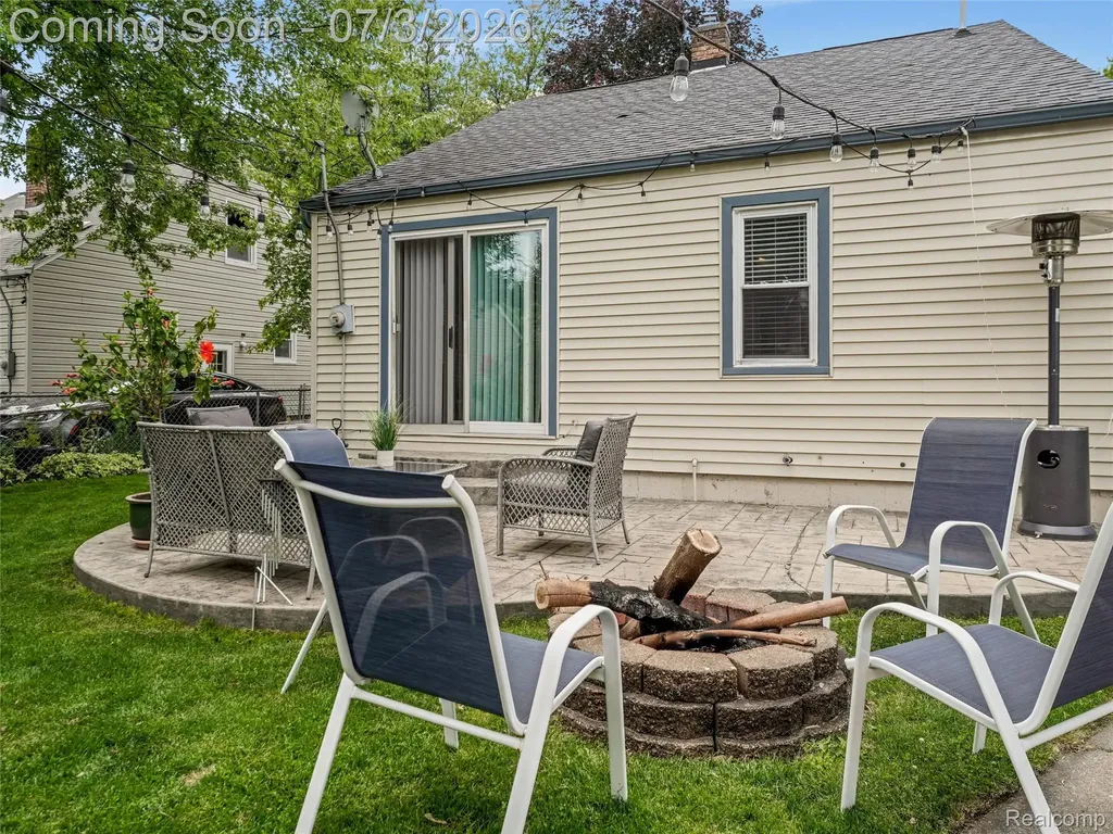 2798 Royal Avenue Berkley City MI 48072