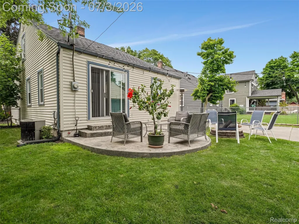 2798 Royal Avenue Berkley City MI 48072