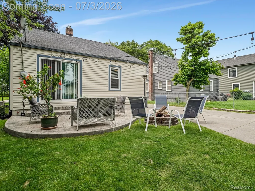 2798 Royal Avenue Berkley City MI 48072