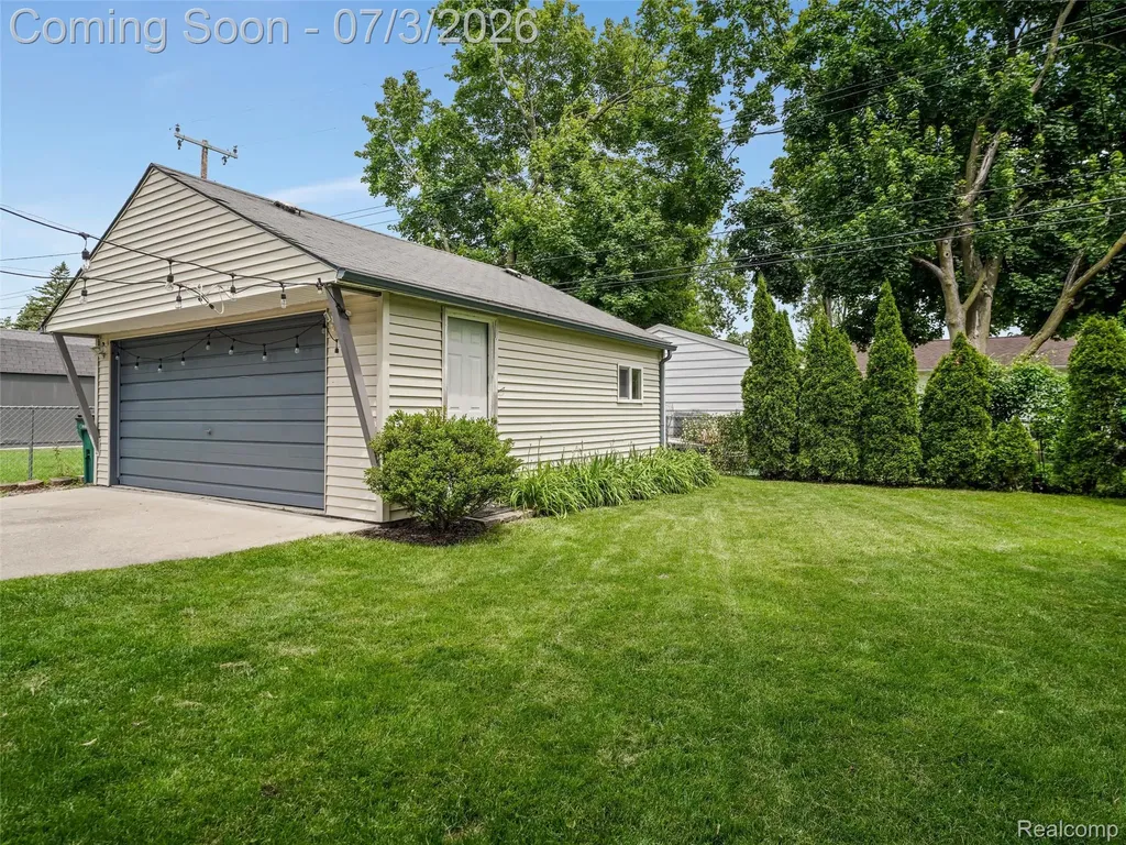 2798 Royal Avenue Berkley City MI 48072