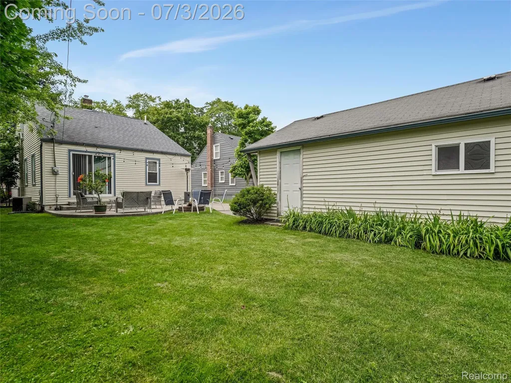 2798 Royal Avenue Berkley City MI 48072
