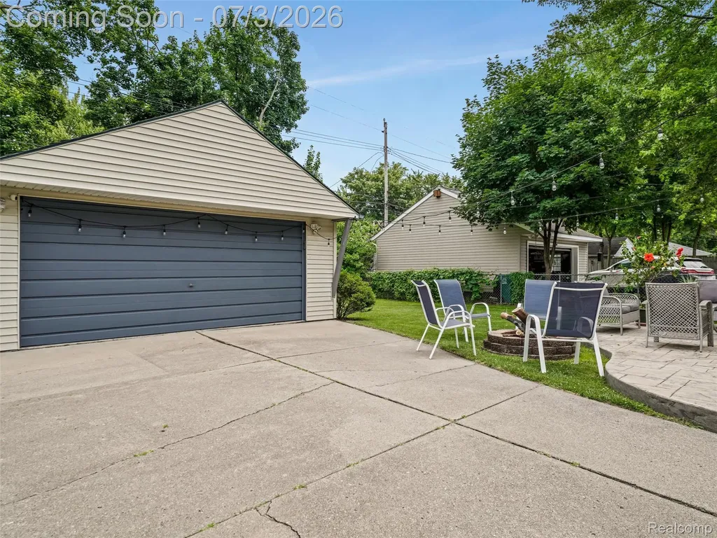 2798 Royal Avenue Berkley City MI 48072