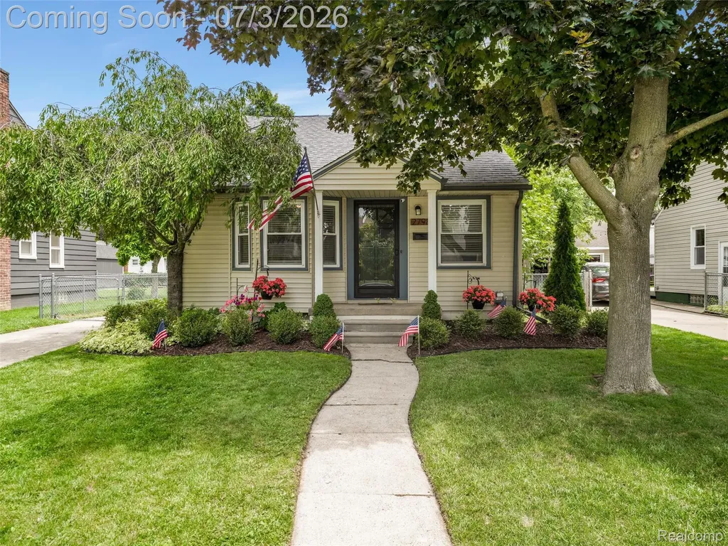 2798 Royal Avenue Berkley City MI 48072