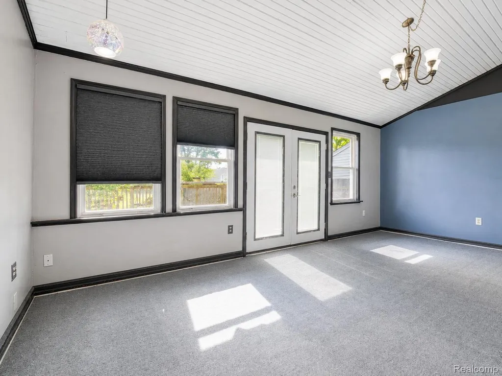 27860 Blum Street Roseville City MI 48066