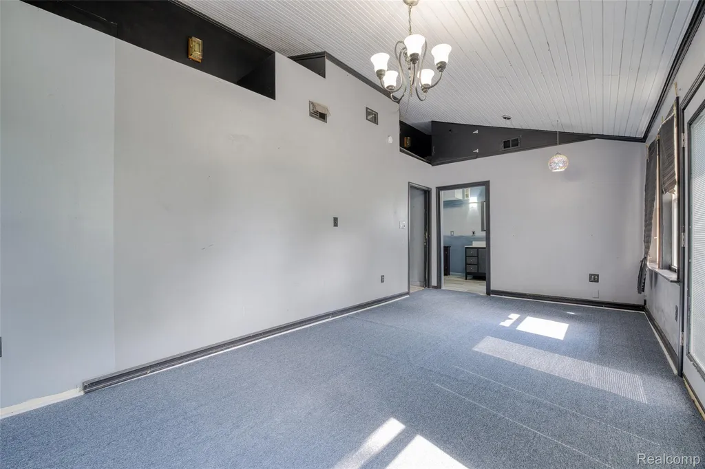 27860 Blum Street Roseville City MI 48066