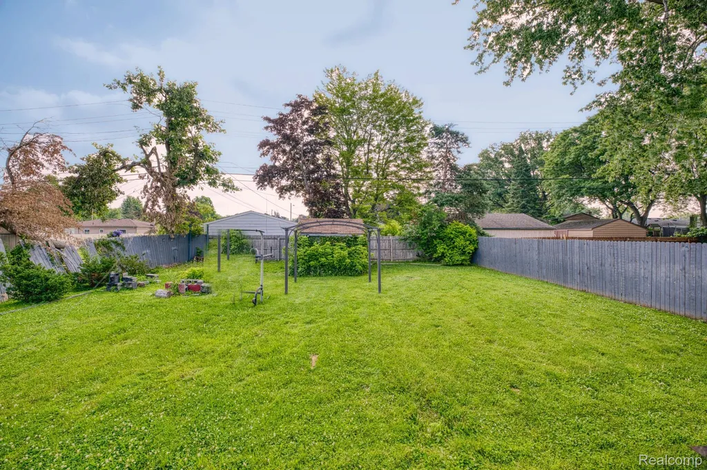 27860 Blum Street Roseville City MI 48066