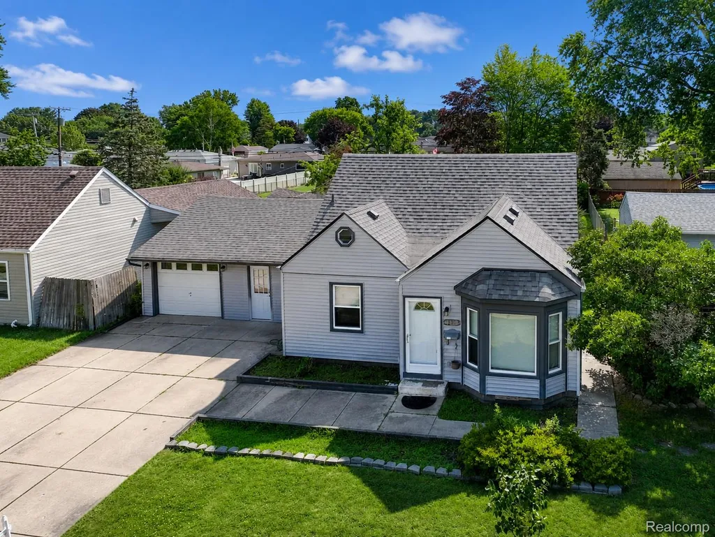 27860 Blum Street Roseville City MI 48066