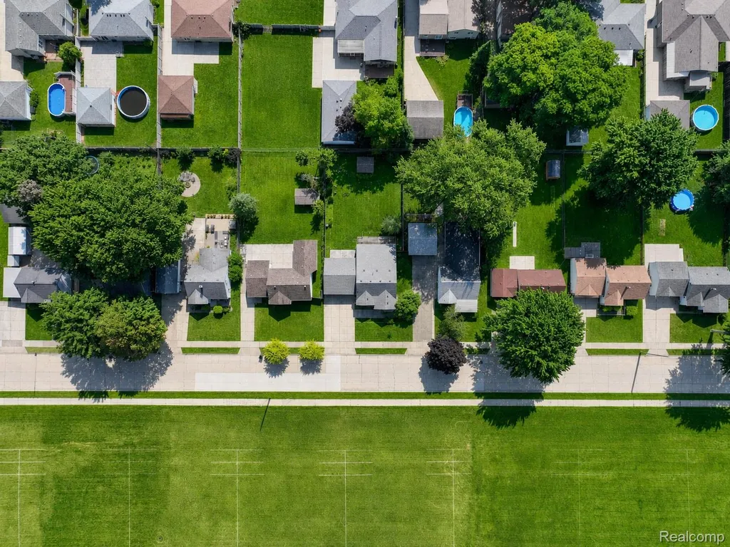27860 Blum Street Roseville City MI 48066