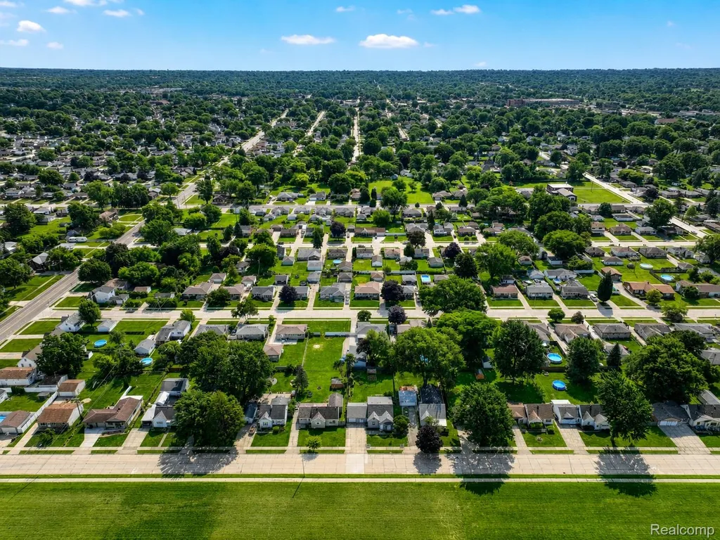 27860 Blum Street Roseville City MI 48066