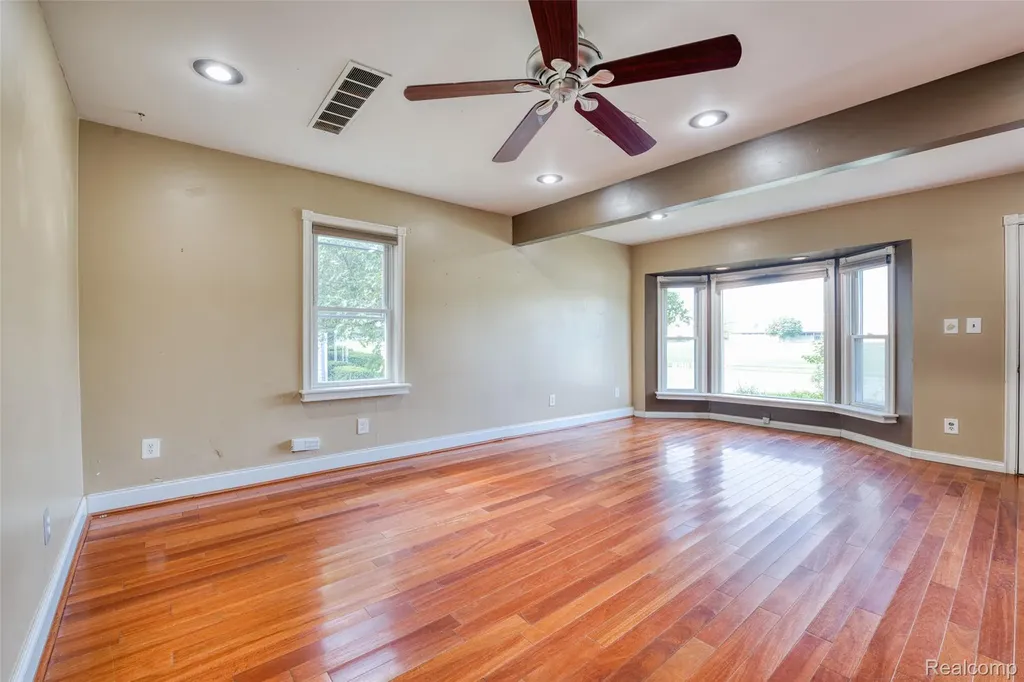 27860 Blum Street Roseville City MI 48066