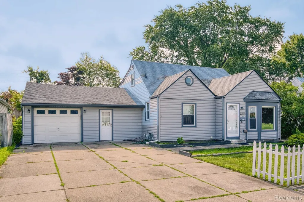 27860 Blum Street Roseville City MI 48066