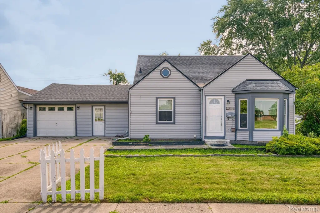 27860 Blum Street Roseville City MI 48066